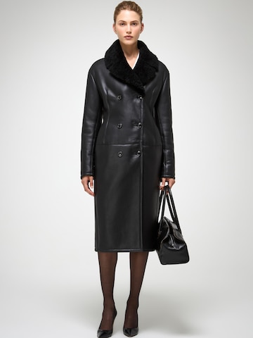 V S P Wintermantel 'Celina' in Schwarz