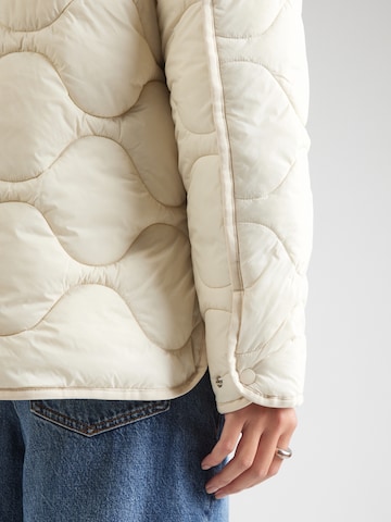 Calvin Klein Jeans Prechodná bunda - Biela