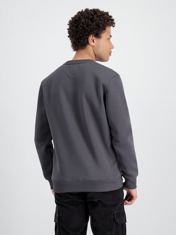ALPHA INDUSTRIES Sweatshirt in Grey