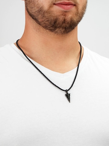 SERASAR Necklace 'Arrow' in Black: front