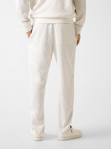 GUESS Szabványos Nadrág - fehér