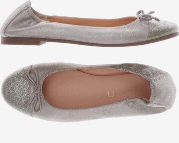 UNISA Flats & Loafers in 39 in Gold: front