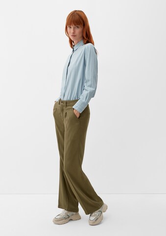 Wide leg Pantaloni con piega frontale di s.Oliver in verde