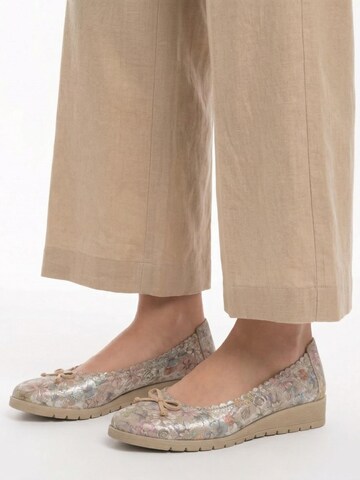 Maciejka Slip-ons in Beige
