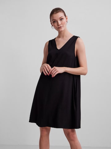 PIECES فستان 'Tatyana' بلون أسود: الأمام