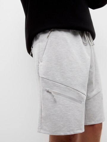 Regular Pantalon cargo Pull&Bear en gris