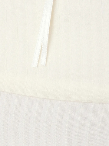 Haut Hiccup en blanc