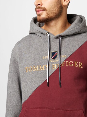 Tommy Jeans Collegepaita värissä harmaa