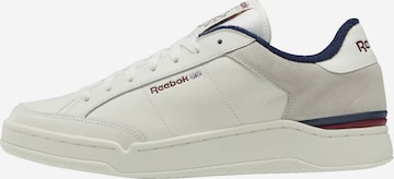 Sneaker low de la Reebok pe alb: față