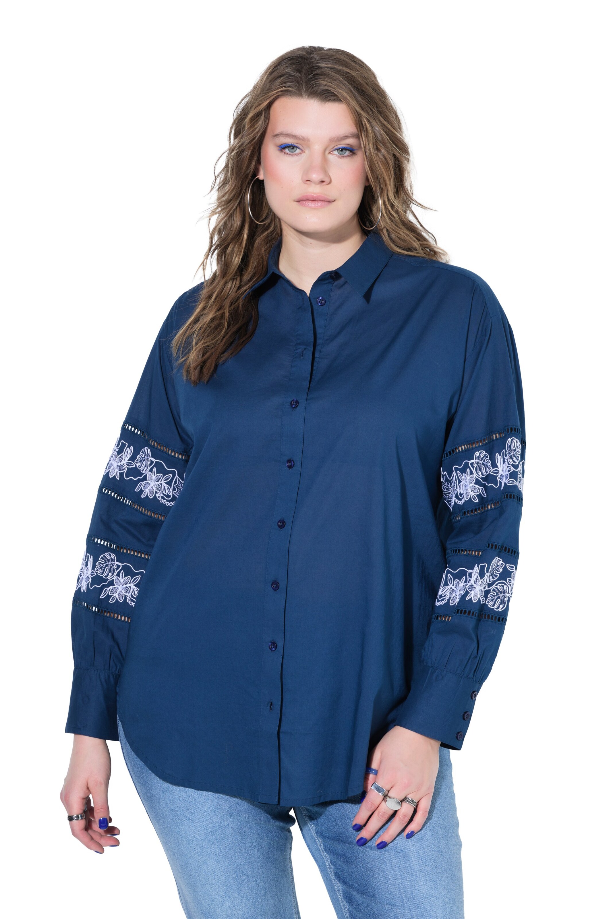Studio Untold Blouse in Blue: front