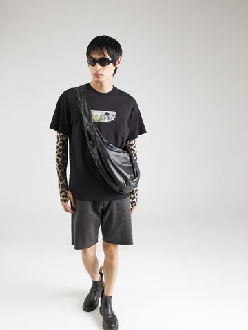 Iriedaily T-Shirt 'Hug Life' in Schwarz