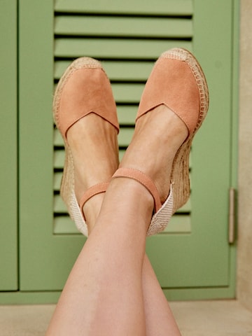 Alhamas - Sandalias con hebilla 'Alpargata Cuña 7 cm' en naranja: frente