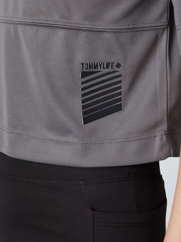 Maglia extra large di Tommy Life in grigio