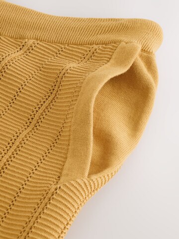 Next Regular Shorts in Gelb