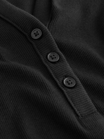 Tricou de la Next pe negru