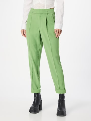 Cream Regular Pleat-Front Pants 'Saga' in Green: front