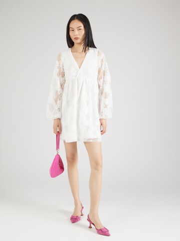 Abito di Gina Tricot in bianco: frontale