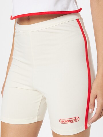 Coupe slim Pantalon 'Short' ADIDAS ORIGINALS en blanc