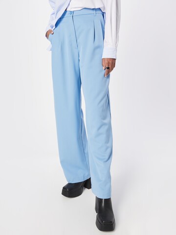 Monki Wide Leg Bukser med lægfolder i blå: forside