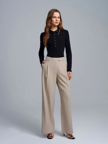 Dilvin Wide leg Trousers in Beige: front