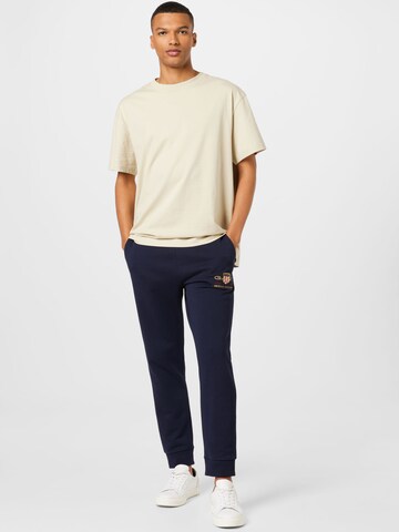 GANT Tapered Housut 'Archive Shield' värissä sininen