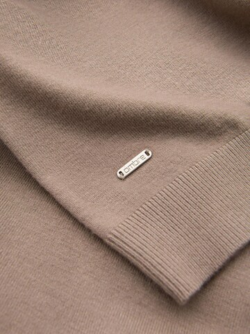 Ombre Trui 'OM-SWTN-0125' in Beige