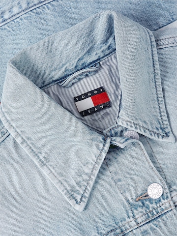 Tommy Jeans Välikausitakki värissä sininen