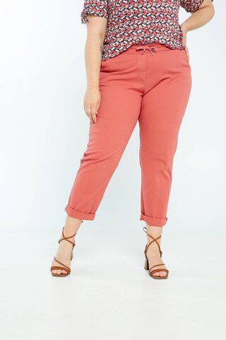 Paprika Loose fit Chino Pants in Pink: front