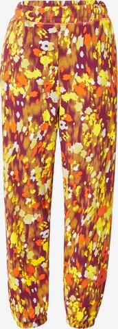 Tapered Pantaloni sport 'Floral Printed ' de la ADIDAS BY STELLA MCCARTNEY pe portocaliu: față