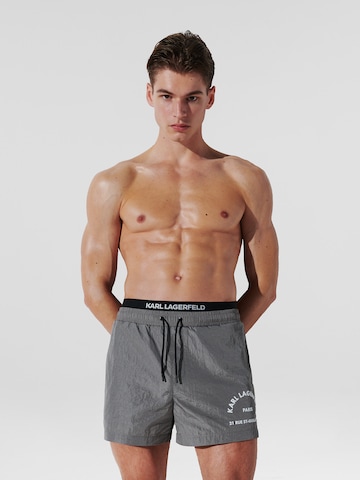 Karl Lagerfeld Zwemshorts 'Rue St-Guillaume Double Waistband' in Grijs: voorkant