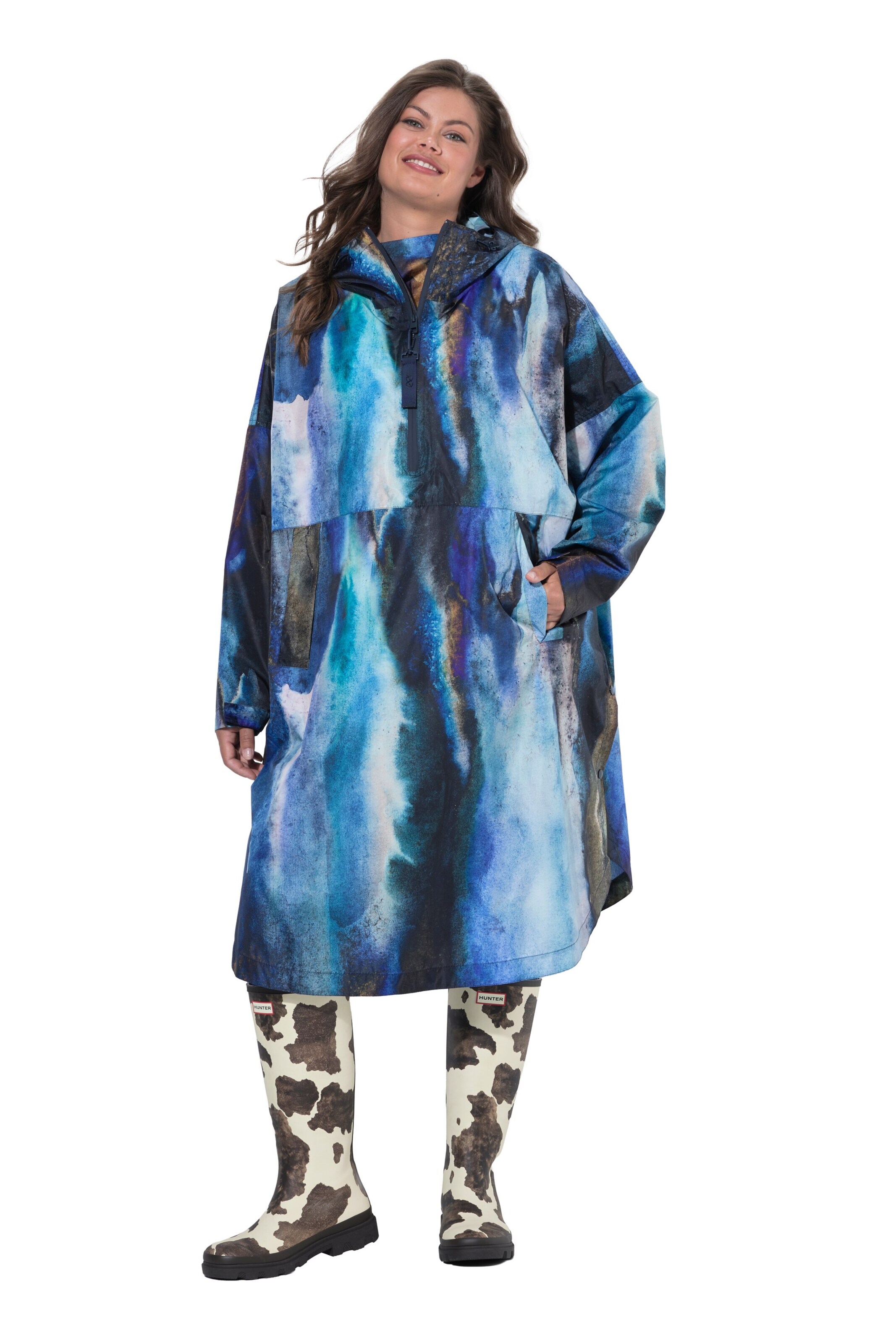 LAURASØN Performance Jacket in Blue: front