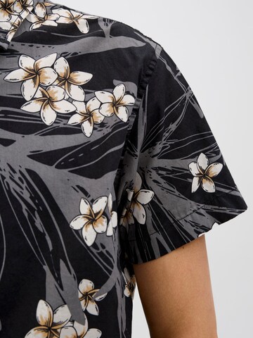 JACK & JONES Comfort Fit Skjorte 'JJHawaii' i sort