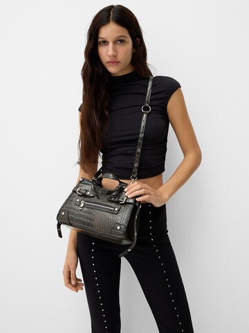 Bershka Handtasche in Schwarz