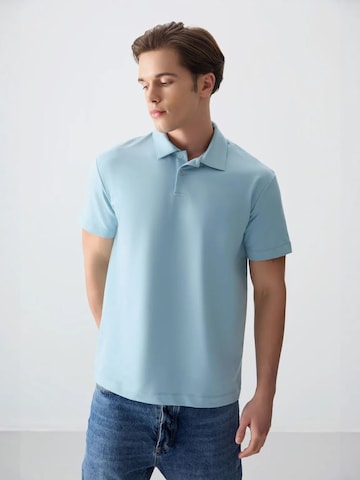 T-Shirt Tommy Life en bleu : devant