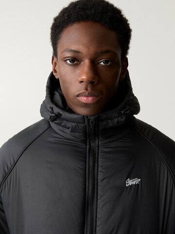 Geacă de primăvară-toamnă de la Pull&Bear pe negru