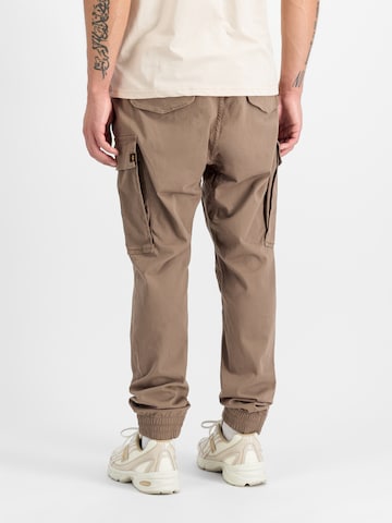 Effilé Pantalon cargo 'Airman' ALPHA INDUSTRIES en vert