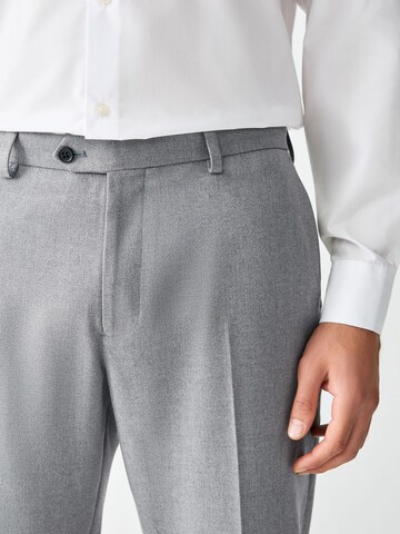 Next Обычный Плиссированные брюки в Серый