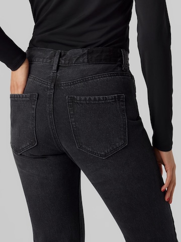 VERO MODA Regular Jeans 'Hailey' i svart