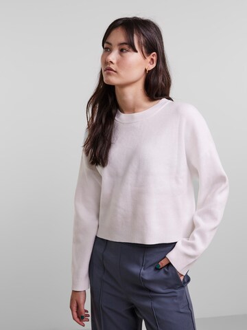 PIECES Sweater 'Hesa' in White: front