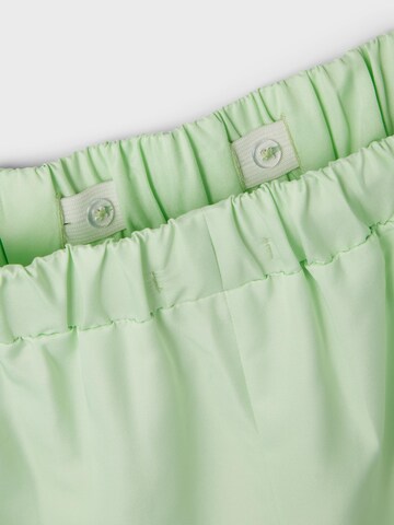Regular Pantaloni 'Him' de la LMTD pe verde