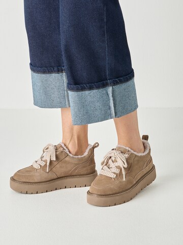 Tamaris Sneakers laag in Bruin