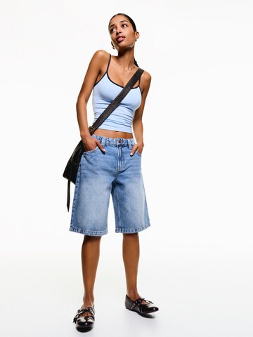 Bershka Baggy Jeans in Blue: front