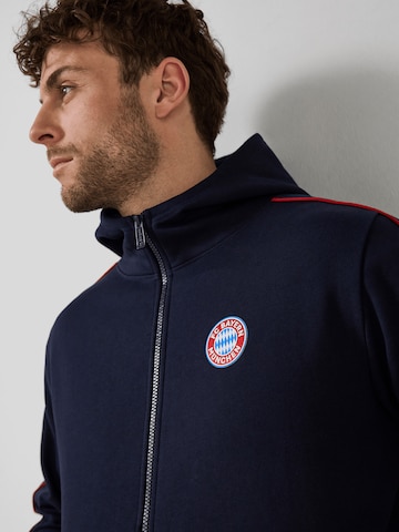 FC BAYERN MÜNCHEN Zip-Hoodie Essentials in Blau