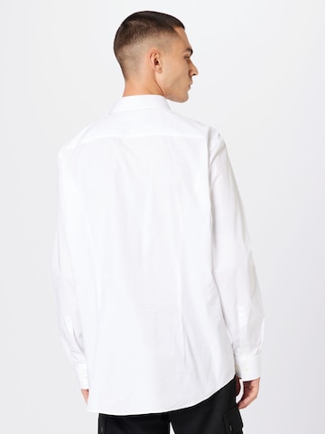 balta HUGO Priglundantis modelis Marškiniai 'Kason'