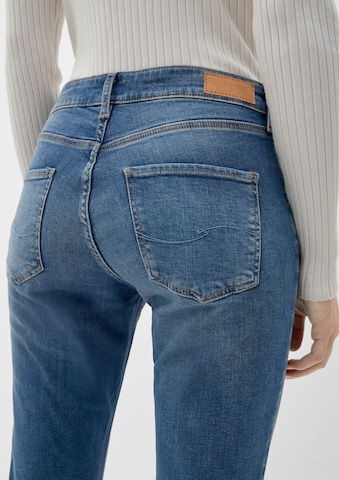 QS Slimfit Jeans 'Catie' i blå