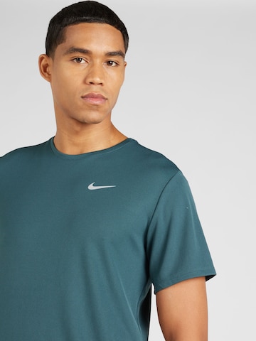 NIKE Функциональная футболка 'MILER' в Зеленый