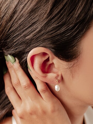 Hey Happiness Oorbellen 'Ball and Pearl' in Goud