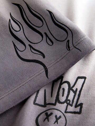 Next - Camiseta en blanco