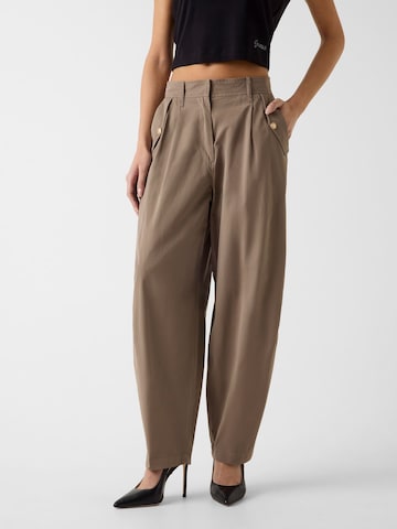 GUESS Regular Hose in Braun: Vorderseite