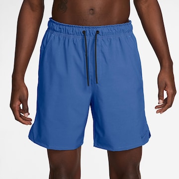 NIKE Regular Sportshorts 'Unlimited' in Blau